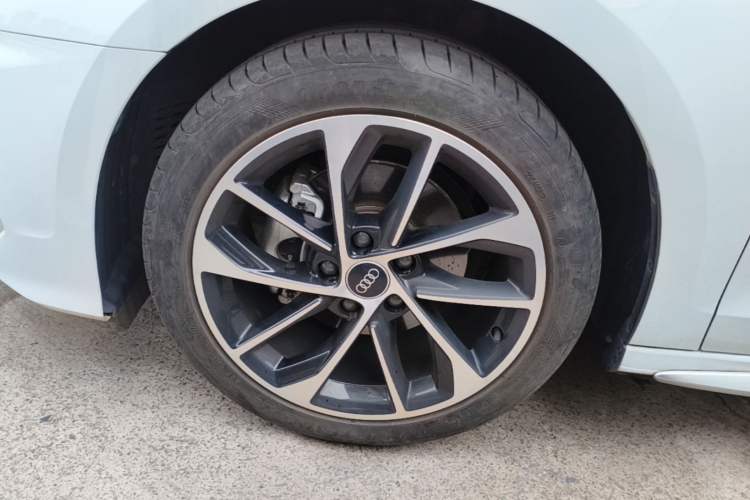 Used Audi A3 2024 Sportback 35 TFSI Advanced Sport Edition Left Front Wheel Hub