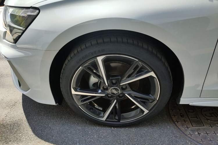 Used Audi A3 2024 Sportback 35 TFSI Fashionable Sports Model Left Front Wheel Hub