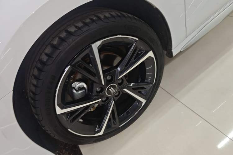Used Audi A3 2024 Sportback 35 TFSI Fashionable Sports Model Left Front Wheel Hub