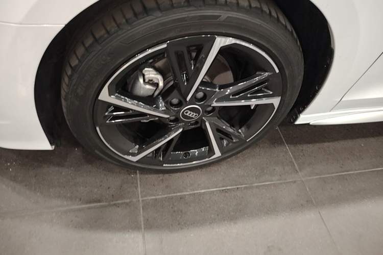 Used Audi A3 2024 Sportback 35 TFSI Fashionable Sports Model Left Front Wheel Hub