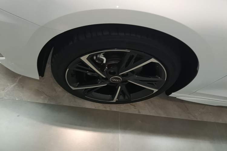 Used Audi A3 2024 Sportback 35 TFSI Fashionable Sports Model Left Front Wheel Hub