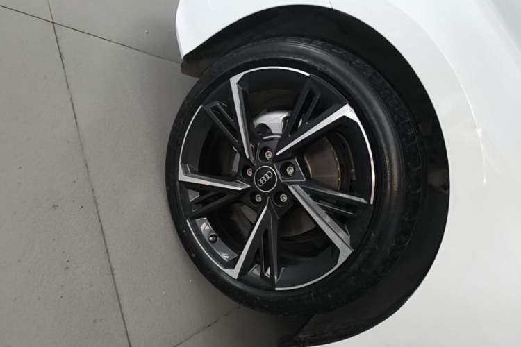 Used Audi A3 2024 Sportback 35 TFSI Fashionable Sports Model Left Front Wheel Hub