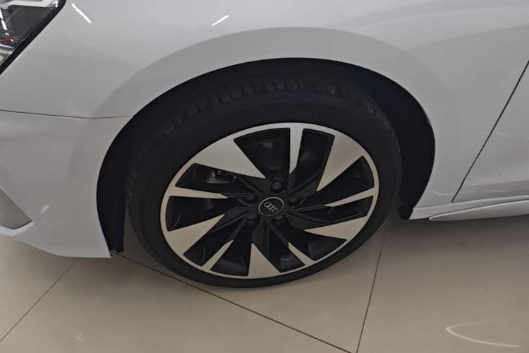 Used Audi A3 2024 A3L Limousine 35 TFSI Fashion Sport Model Left Front Wheel Hub