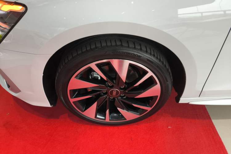 Used Audi A3 2024 A3L Limousine 35 TFSI Fashion Sport Model Left Front Wheel Hub