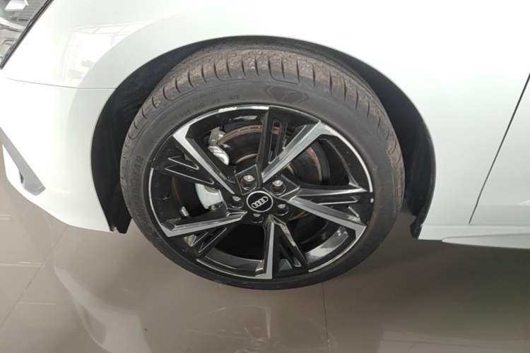 Used Audi A3 2024 Sportback 35 TFSI Fashionable Sports Model Left Front Wheel Hub