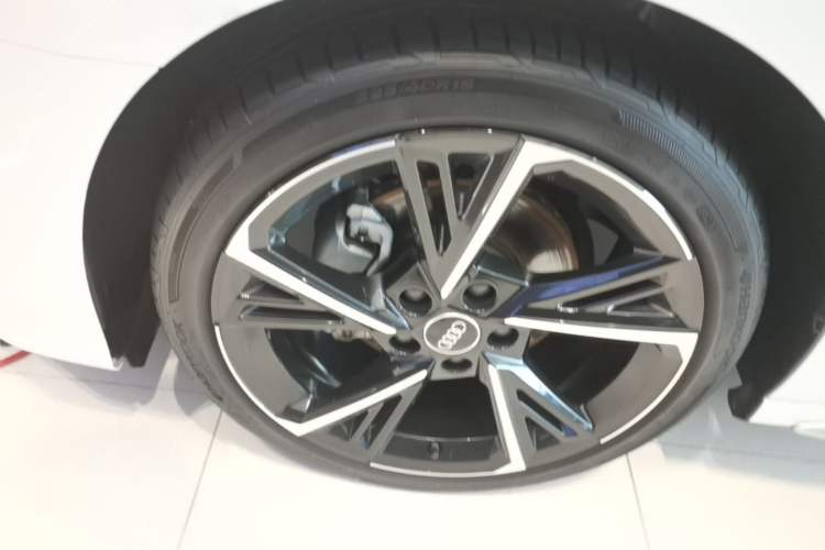 Used Audi A3 2024 Sportback 35 TFSI Fashionable Sports Model Left Front Wheel Hub