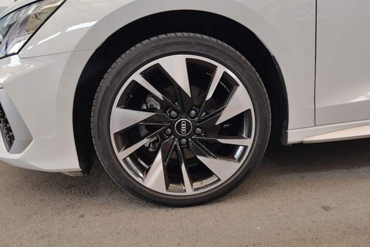Used Audi A3 2024 A3L Limousine 35 TFSI Fashion Sport Model Left Front Wheel Hub