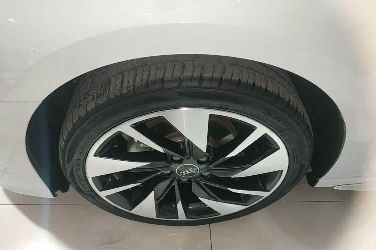 Used Audi A3 2024 A3L Limousine 35 TFSI Fashion Sport Model Left Front Wheel Hub