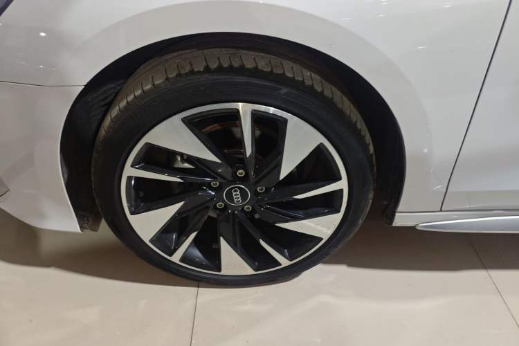 Used Audi A3 2024 A3L Limousine 35 TFSI Fashion Sport Model Left Front Wheel Hub