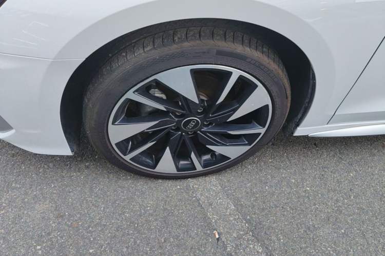 Used Audi A3 2024 A3L Limousine 35 TFSI Fashion Sport Model Left Front Wheel Hub