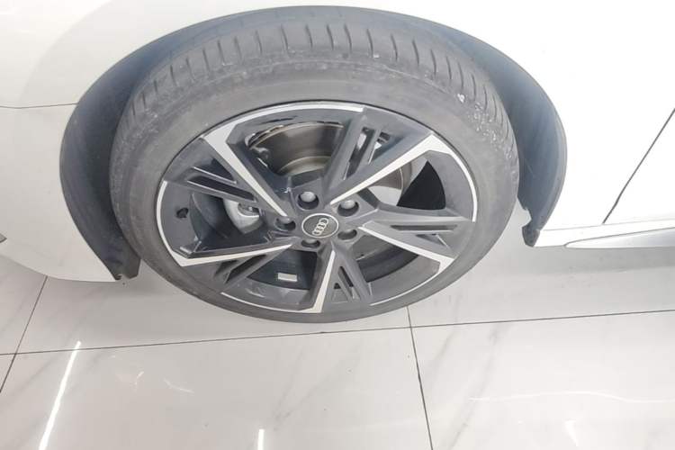 Used Audi A3 2024 Sportback 35 TFSI Fashionable Sports Model Left Front Wheel Hub