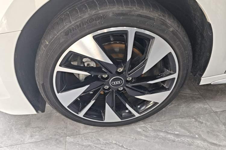 Used Audi A3 2024 A3L Limousine 35 TFSI Fashion Sport Model Left Front Wheel Hub