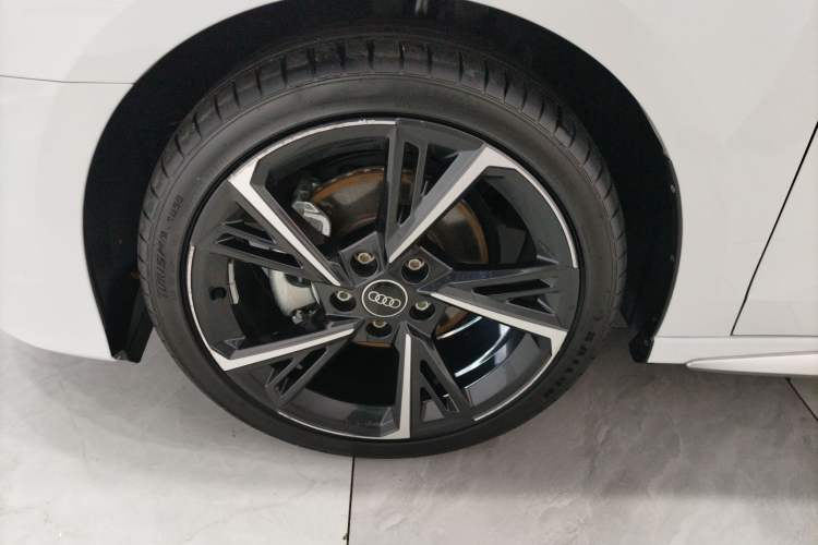 Used Audi A3 2024 Sportback 35 TFSI Fashionable Sports Model Left Front Wheel Hub