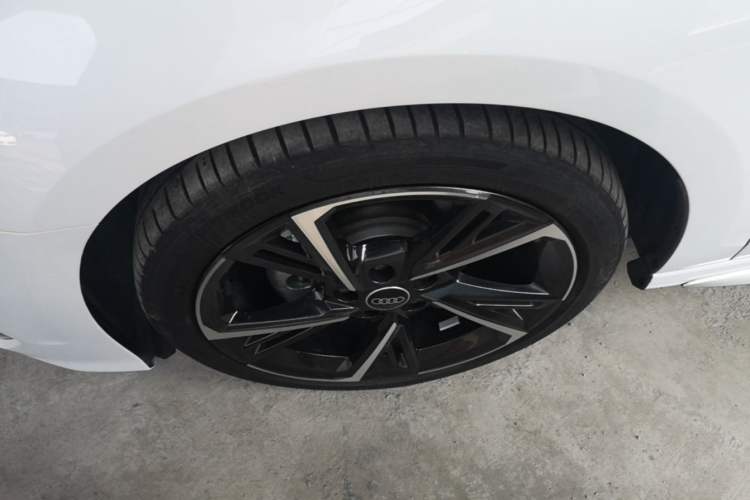 Used Audi A3 2024 Sportback 35 TFSI Fashionable Sports Model Left Front Wheel Hub