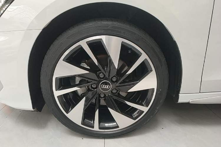 Used Audi A3 2024 A3L Limousine 35 TFSI Fashion Sport Model Left Front Wheel Hub