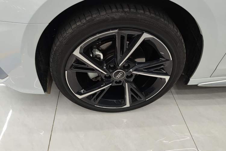 Used Audi A3 2024 Sportback 35 TFSI Fashionable Sports Model Left Front Wheel Hub