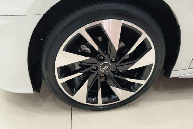 Used Audi A3 2024 A3L Limousine 35 TFSI Fashion Sport Model Left Front Wheel Hub