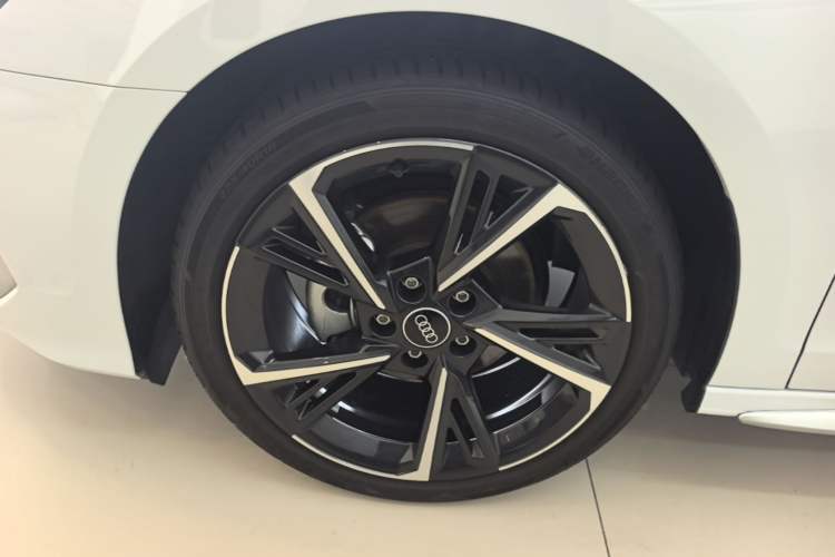 Used Audi A3 2024 Sportback 35 TFSI Fashionable Sports Model Left Front Wheel Hub