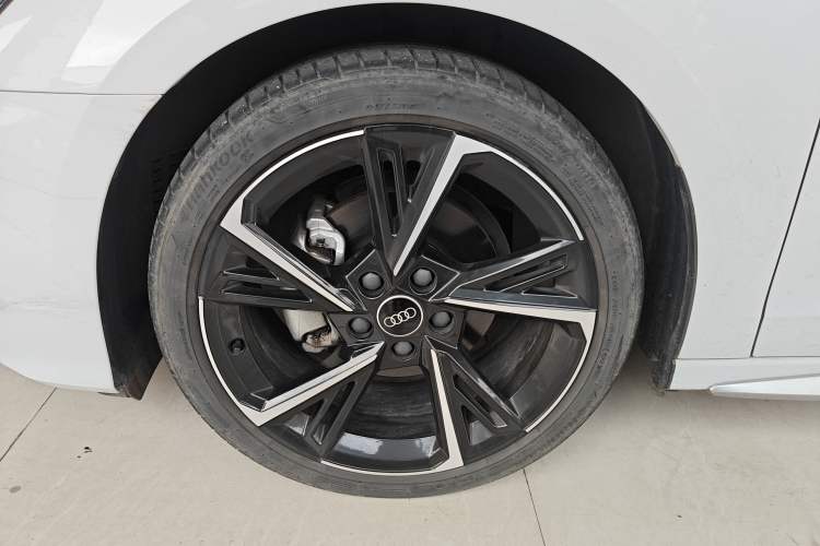 Used Audi A3 2024 Sportback 35 TFSI Fashionable Sports Model Left Front Wheel Hub