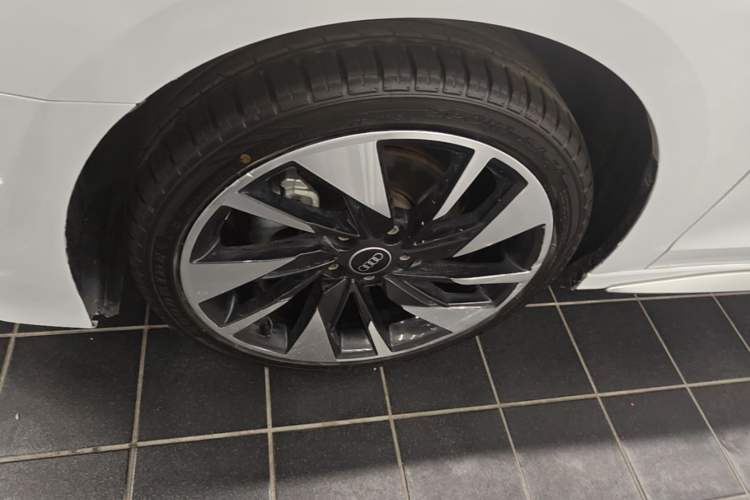 Used Audi A3 2024 A3L Limousine 35 TFSI Fashion Sport Model Left Front Wheel Hub