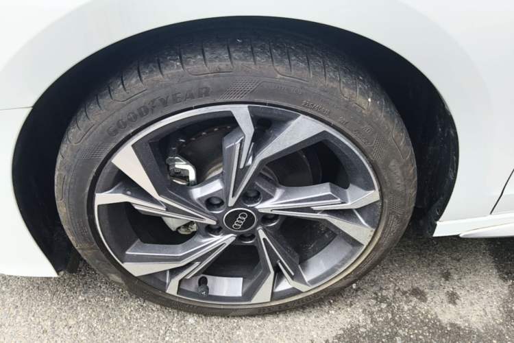 Used Audi A3 2024 A3L Limousine 35 TFSI Fashion Sport Model Left Front Wheel Hub