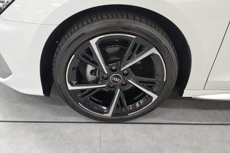 Used Audi A3 2024 Sportback 35 TFSI Fashionable Sports Model Left Front Wheel Hub