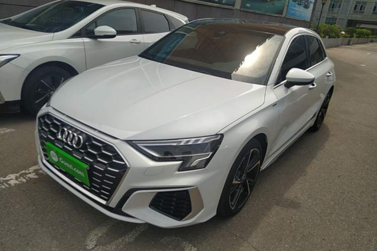 Audi A3 2024 Sportback 35 TFSI Fashionable Sports Model