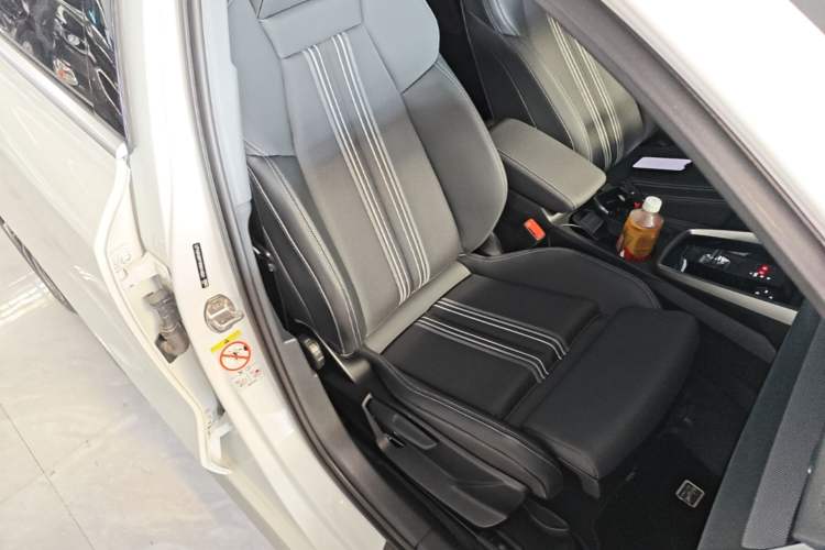 Used Audi A3 2024 A3L Limousine 35 TFSI Fashion Sport Model Right Front Seat