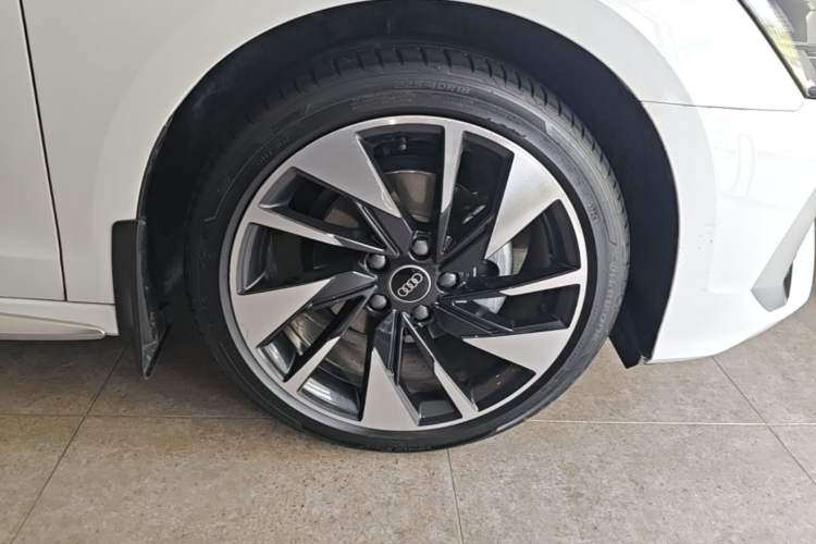 Used Audi A3 2024 A3L Limousine 35 TFSI Fashion Sport Model Right Front Wheel Hub