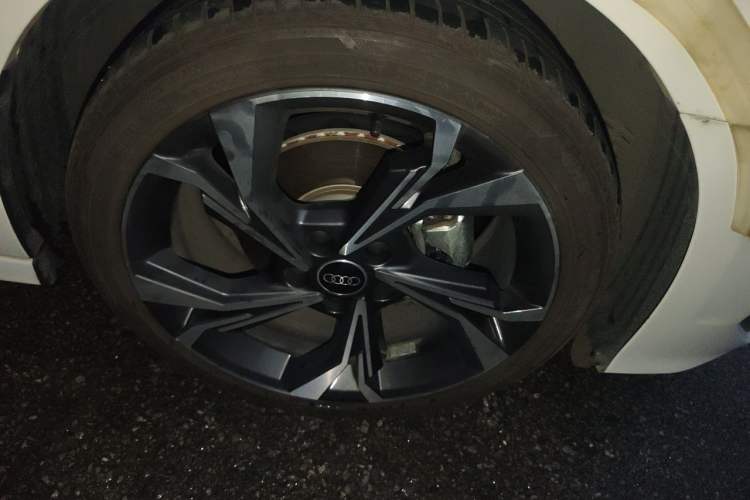 Used Audi A3 2024 A3L Limousine 35 TFSI Fashion Sport Model Right Front Wheel Hub