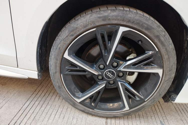 Used Audi A3 2024 Sportback 35 TFSI Fashionable Sports Model Right Front Wheel Hub