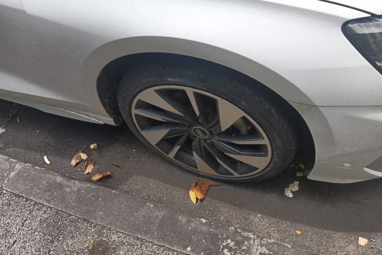 Used Audi A3 2024 A3L Limousine 35 TFSI Fashion Sport Model Right Front Wheel Hub