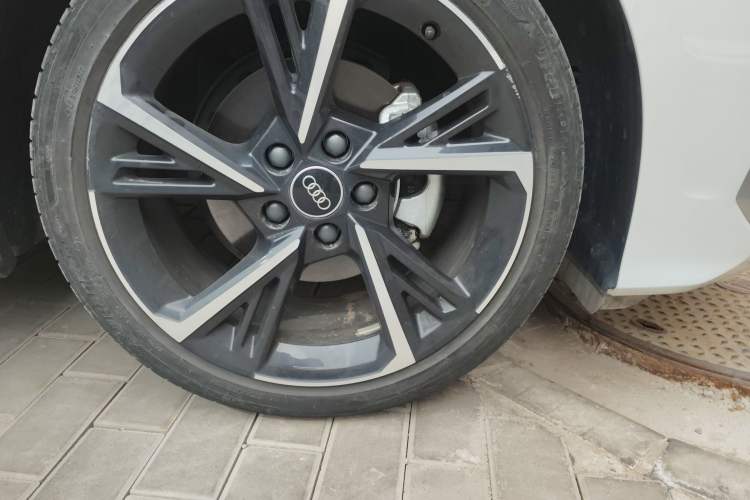 Used Audi A3 2024 Sportback 35 TFSI Fashionable Sports Model Right Front Wheel Hub