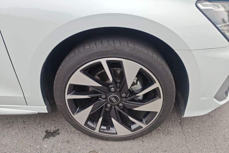 Used Audi A3 2024 A3L Limousine 35 TFSI Fashion Sport Model Right Front Wheel Hub