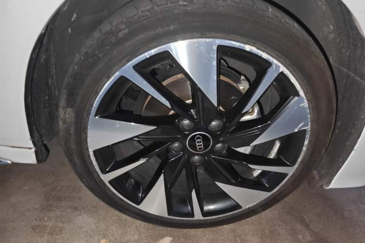 Used Audi A3 2024 A3L Limousine 35 TFSI Fashion Sport Model Right Front Wheel Hub