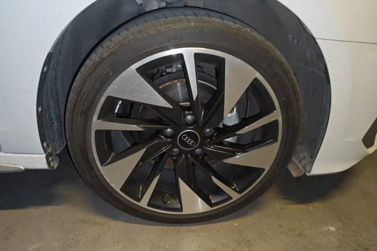 Used Audi A3 2024 A3L Limousine 35 TFSI Fashion Sport Model Right Front Wheel Hub