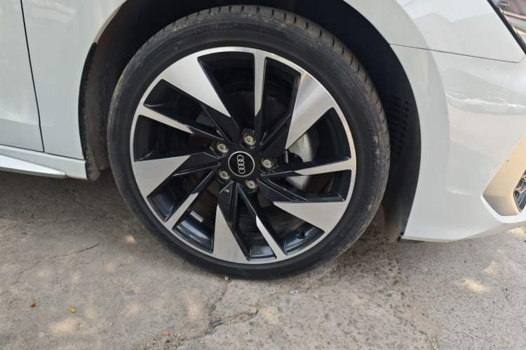 Used Audi A3 2024 A3L Limousine 35 TFSI Fashion Sport Model Right Front Wheel Hub