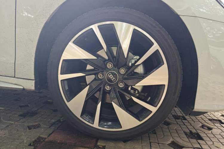 Used Audi A3 2024 A3L Limousine 35 TFSI Fashion Sport Model Right Front Wheel Hub