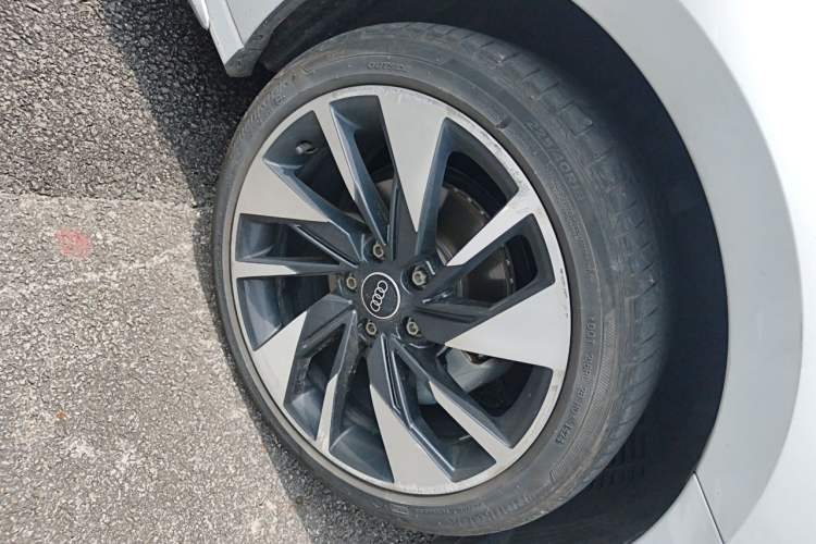 Used Audi A3 2024 A3L Limousine 35 TFSI Fashion Sport Model Right Front Wheel Hub
