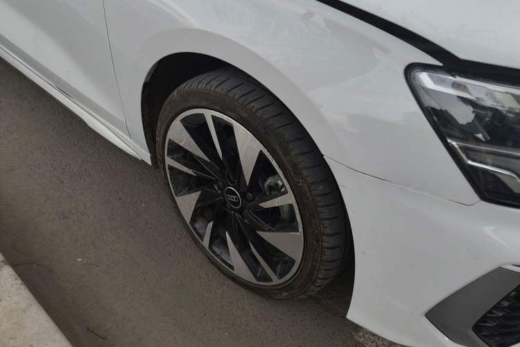 Used Audi A3 2024 A3L Limousine 35 TFSI Fashion Sport Model Right Front Wheel Hub