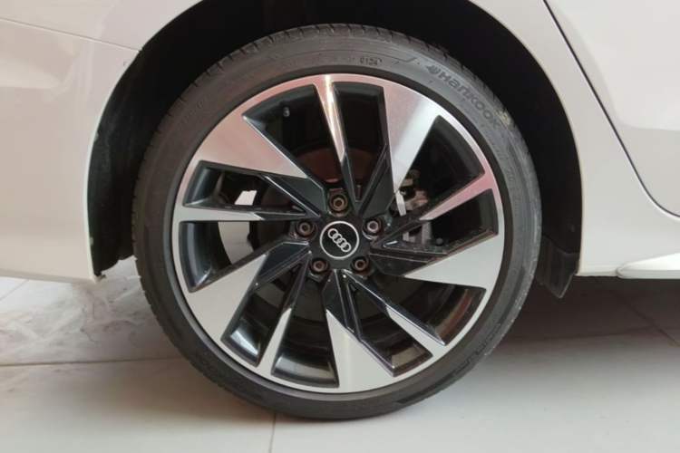 Used Audi A3 2024 A3L Limousine 35 TFSI Fashion Sport Model Right Rear Wheel Hub