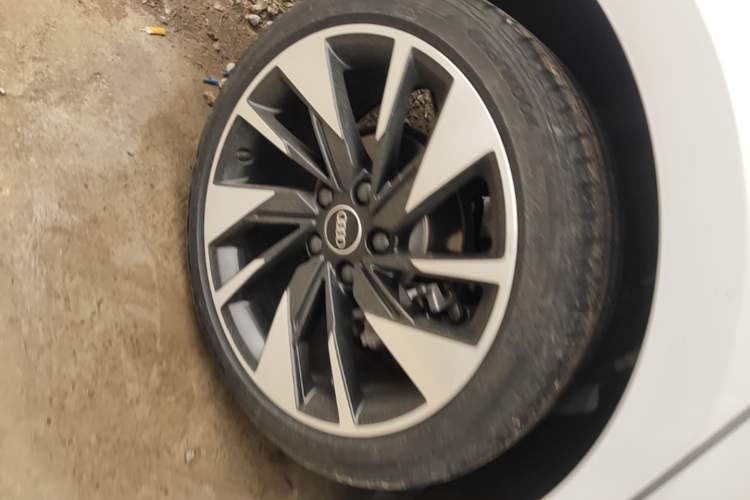 Used Audi A3 2024 A3L Limousine 35 TFSI Fashion Sport Model Right Rear Wheel Hub