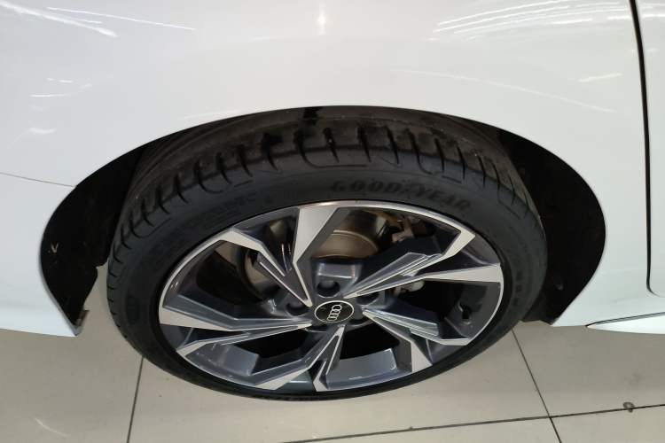 Used Audi A3 2024 A3L Limousine 35 TFSI Fashion Sport Model Right Rear Wheel Hub