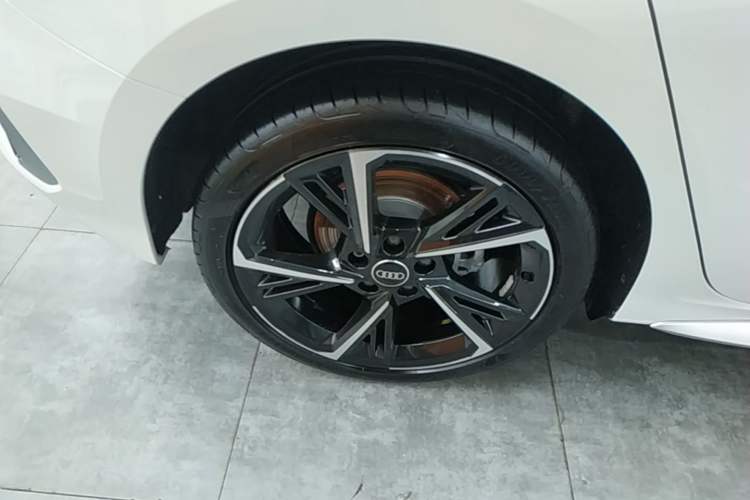Used Audi A3 2024 Sportback 35 TFSI Fashionable Sports Model Right Rear Wheel Hub