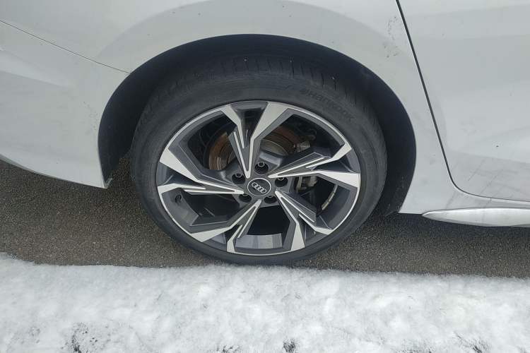 Used Audi A3 2024 A3L Limousine 35 TFSI Luxury Sport Edition Right Rear Wheel Hub
