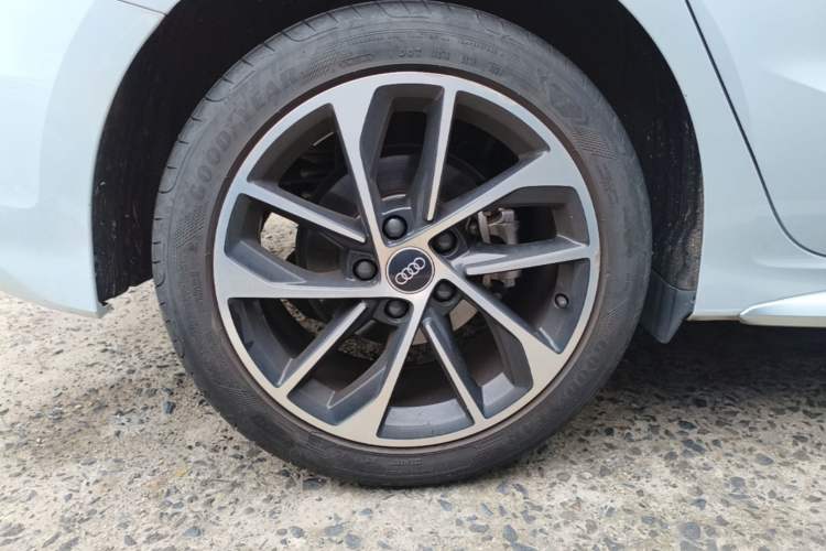 Used Audi A3 2024 Sportback 35 TFSI Advanced Sport Edition Right Rear Wheel Hub