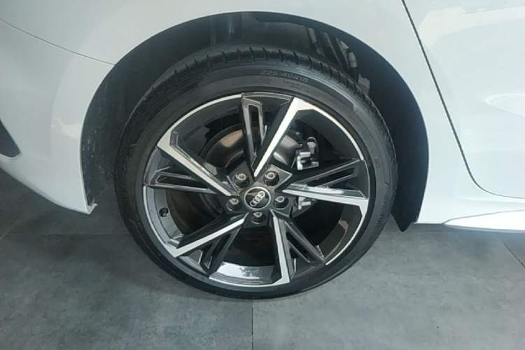 Used Audi A3 2024 Sportback 35 TFSI Fashionable Sports Model Right Rear Wheel Hub