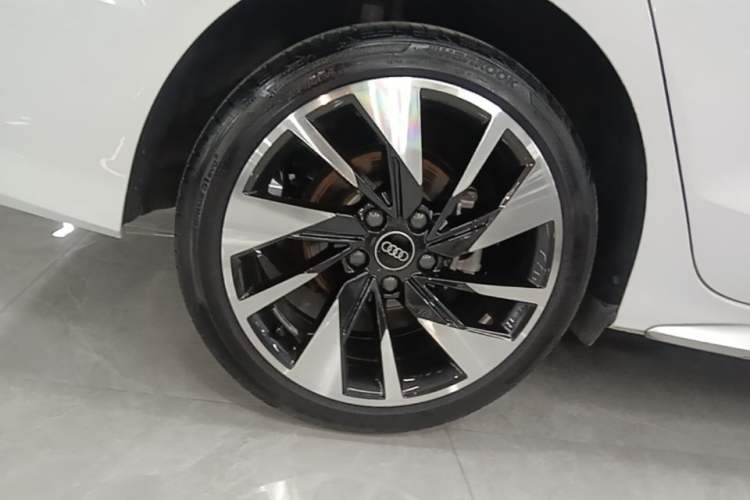 Used Audi A3 2024 A3L Limousine 35 TFSI Fashion Sport Model Right Rear Wheel Hub