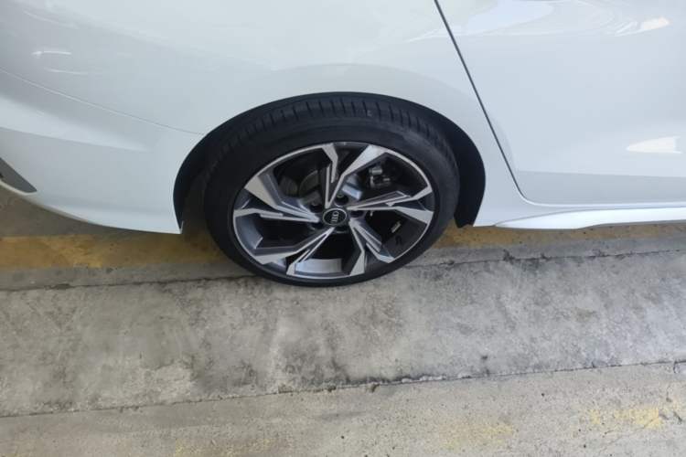 Used Audi A3 2024 A3L Limousine 35 TFSI Fashion Sport Model Right Rear Wheel Hub