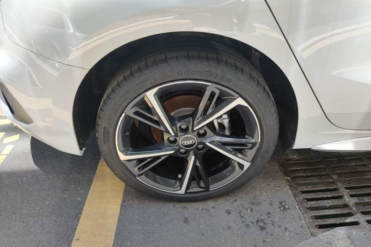 Used Audi A3 2024 Sportback 35 TFSI Fashionable Sports Model Right Rear Wheel Hub